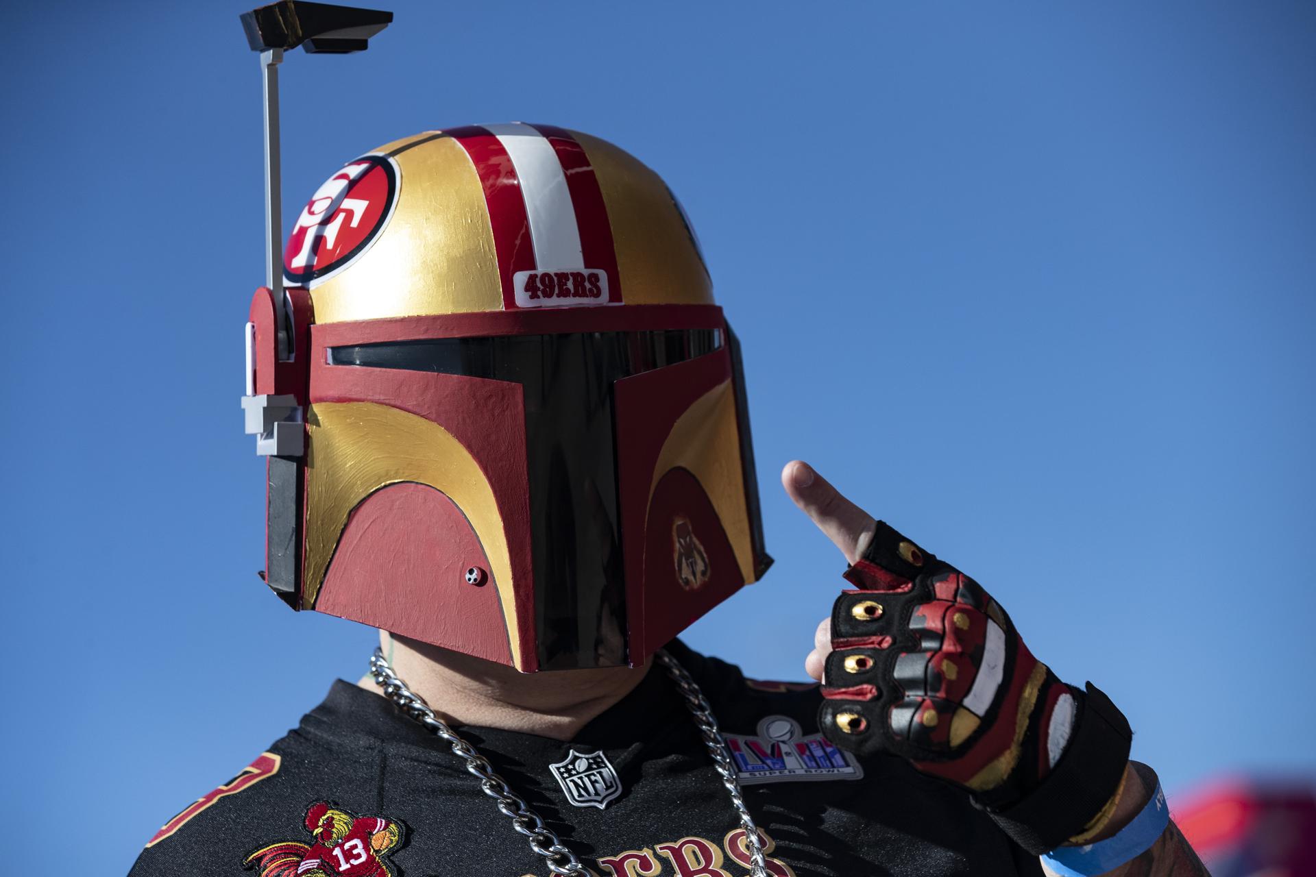 Los fans de Chiefs y 49ers tiñen de rojo el Allegiant Stadium (Fotos)