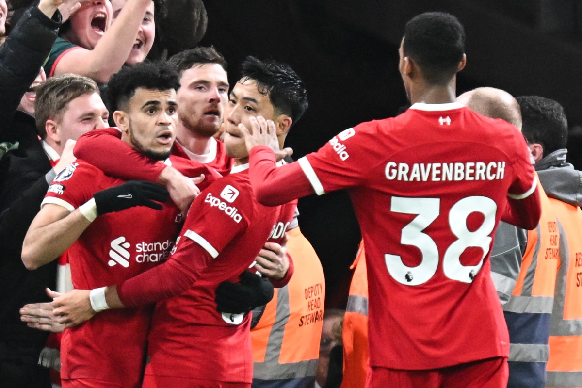 Liverpool recuperó su ventaja tras golear al Luton Town con remontada incluida