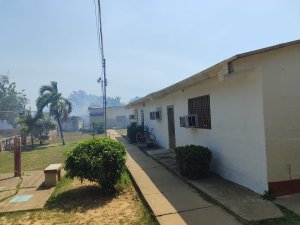 Imágenes: una escuela Fe y Alegría en peligro debido a devastador incendio en Zulia