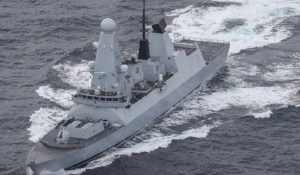 La Marina británica informa de un nuevo ataque hutí con daños leves a un buque comercial