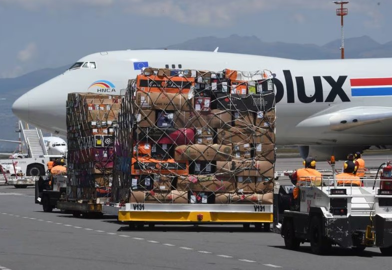 El aeropuerto de Quito marca récord de exportaciones de flores por San Valentín