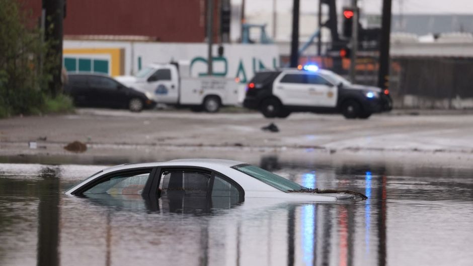 Instan a los habitantes del sur de California a prepararse para un peligro inminente