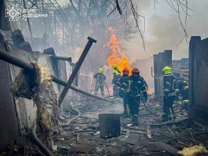 UE afirmó que el atroz ataque ruso a ciudad ucraniana muestra la barbarie de Putin