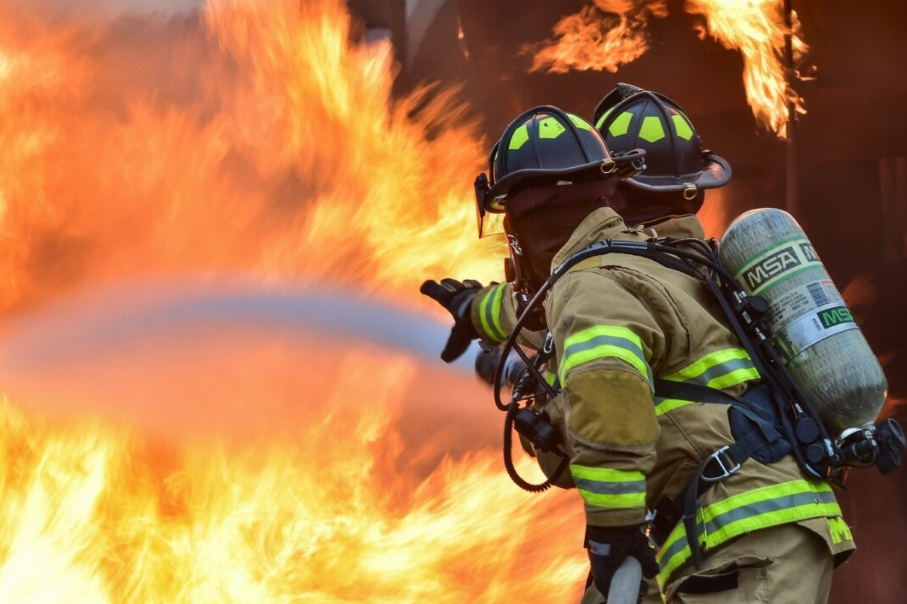 Incendio consume cerca de 70 casas de un barrio en el centro de Bogotá