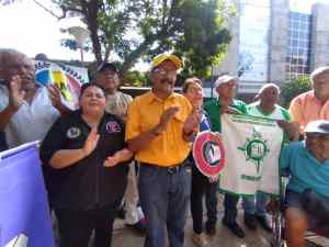 Trabajadores y jubilados de Falcón piden salario base de 200 dólares