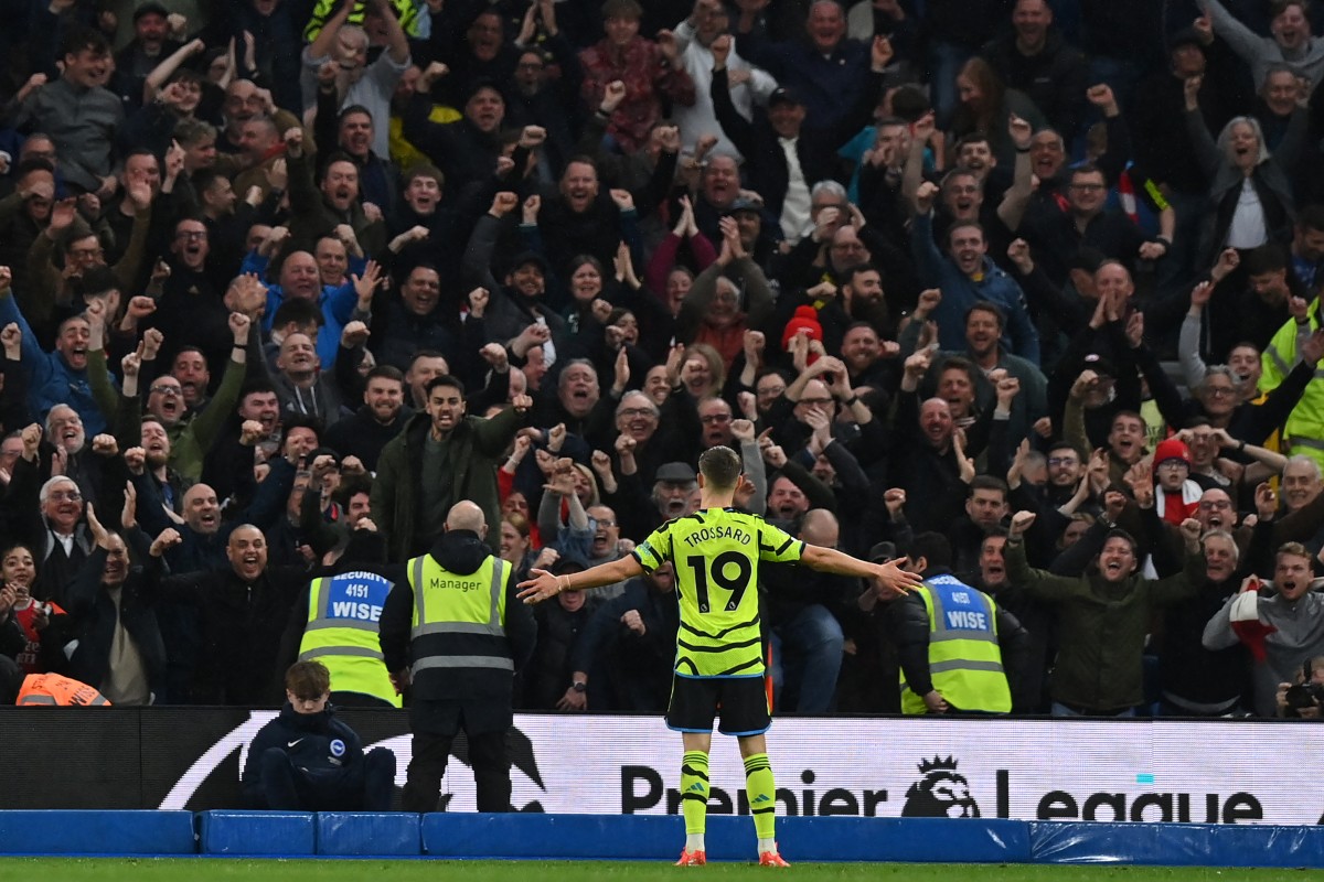 Arsenal recuperó el liderato provisional tras imponerse al Brighton