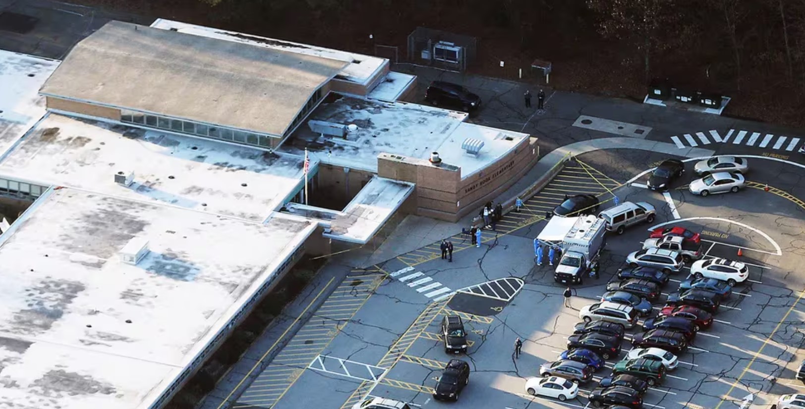 La masacre de Sandy Hook: 20 niños de primer grado muertos y el periodista que negó todo en base a teorías conspirativas