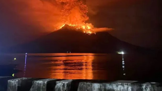 Indonesia advierte sobre un potencial tsunami a raíz de las erupciones del volcán Ruang