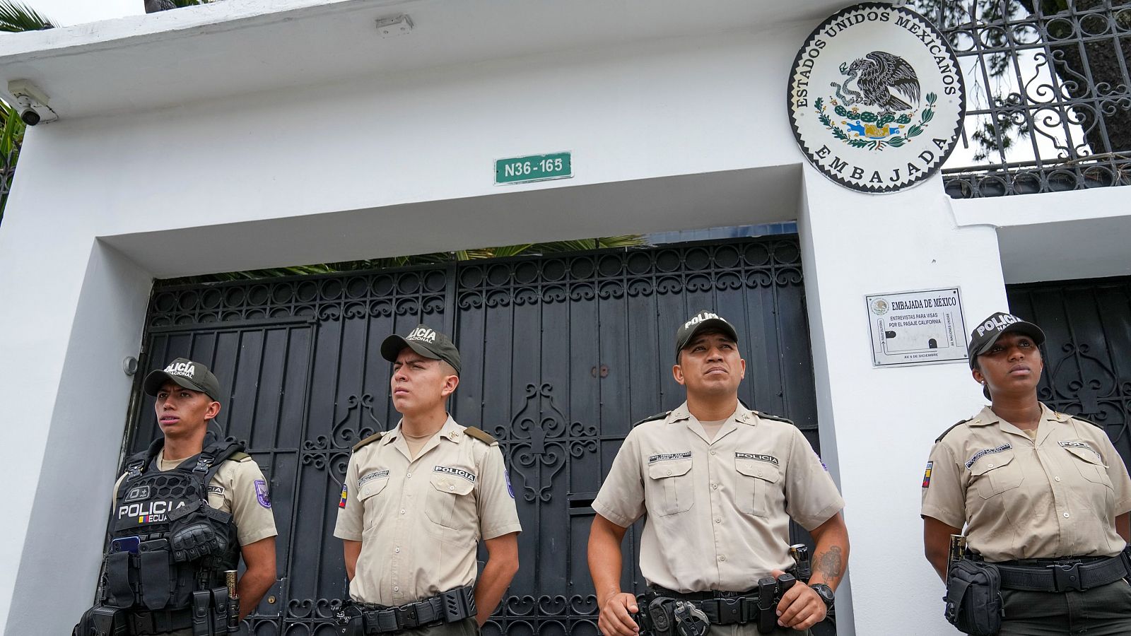 México cierra de forma indefinida su embajada en Ecuador y suspende servicios consulares