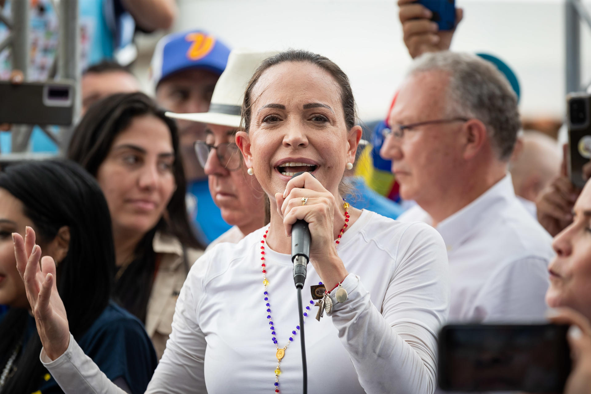 Lanzan boletín “Hasta El Final” para apoyar campaña de María Corina Machado