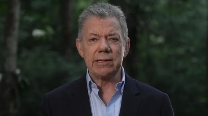 Santos criticó a Petro por usar el acuerdo de paz con las Farc para convocar una constituyente