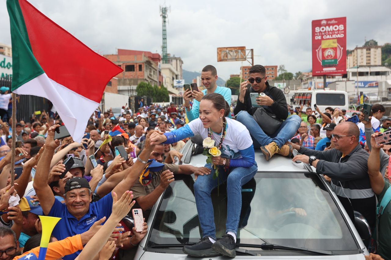 Una imagen poderosa: Así arrasa María Corina Machado en su paso por Valera