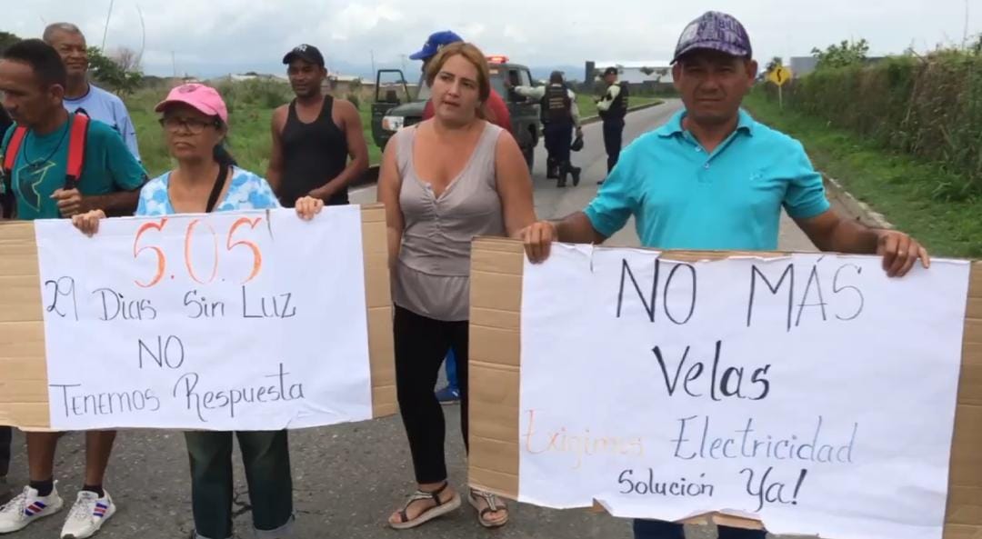 Vecinos de Fundación Los Cedros en San Diego protestaron tras cumplir un mes sin electricidad