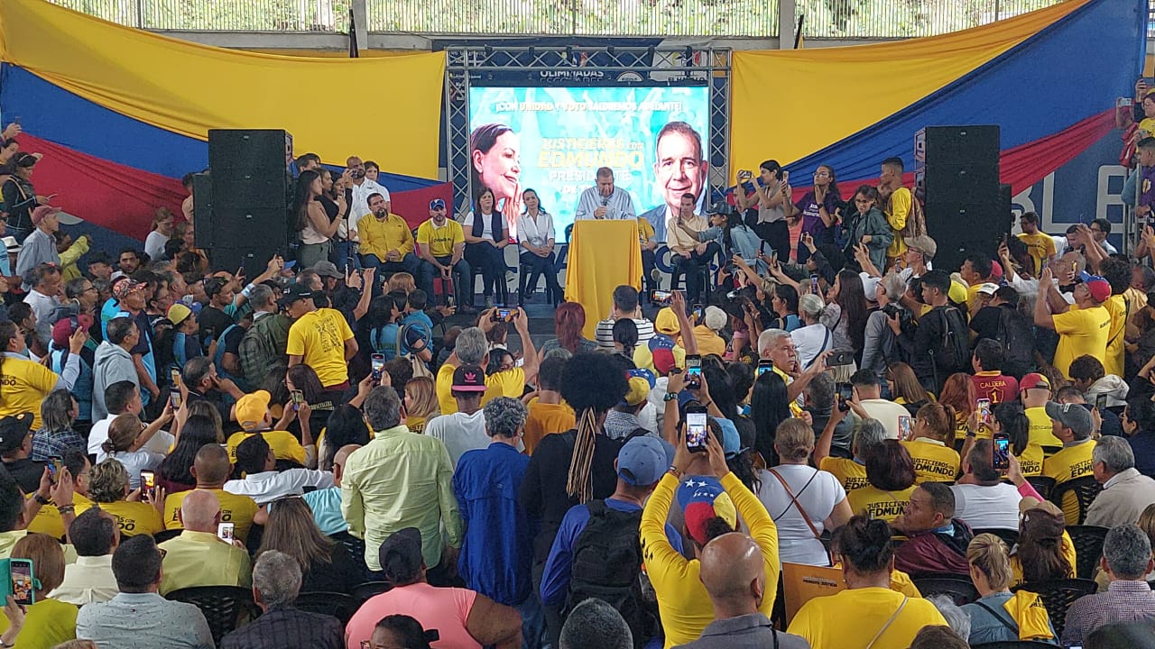 EN IMÁGENES: así recibieron a Edmundo González en su llegada a El Hatillo este #31May