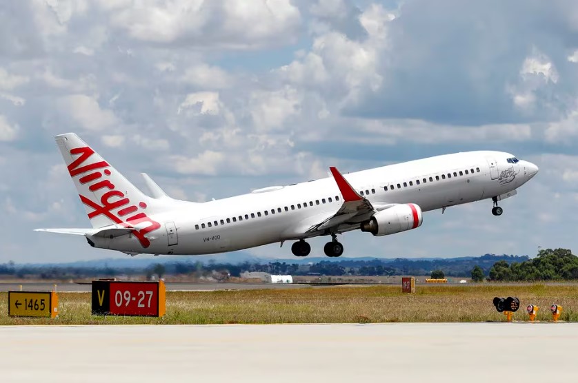 La policía de Australia arrestó a un hombre que comenzó a correr desnudo en medio de un vuelo (Foto)