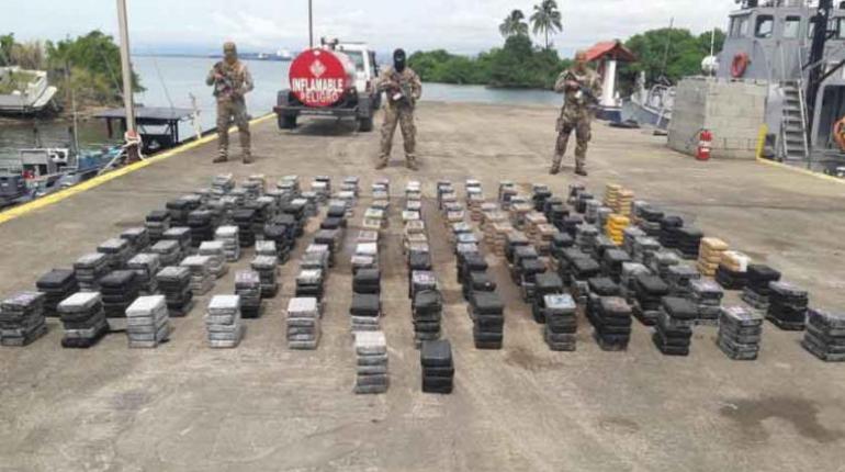 Autoridades de Panamá decomisan más de mil 700 paquetes de droga y capturan a cinco personas