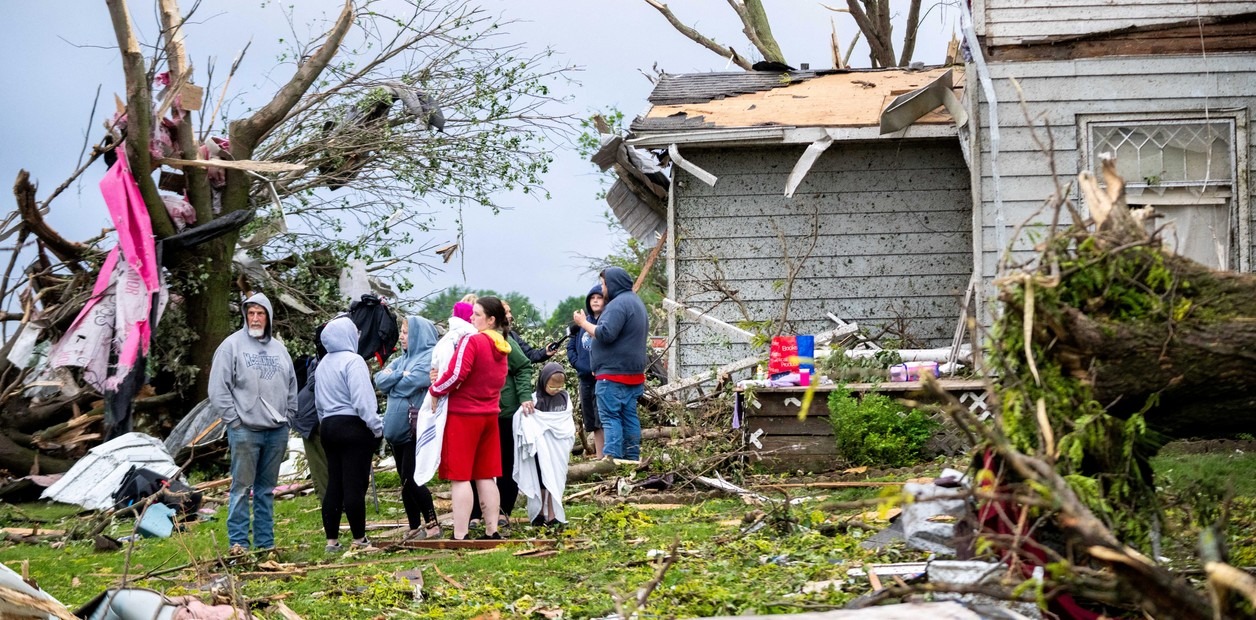 Tornado arrasa un pueblo en Iowa: El momento en que derriba molinos de casi 100 metros de altura (VIDEO)