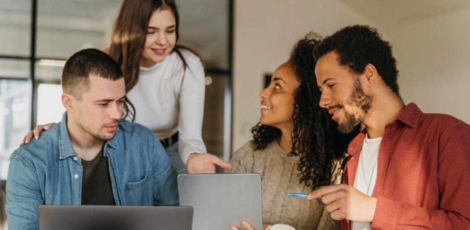 Harvard reveló los seis consejos definitivos para alcanzar el bienestar laboral y ser feliz