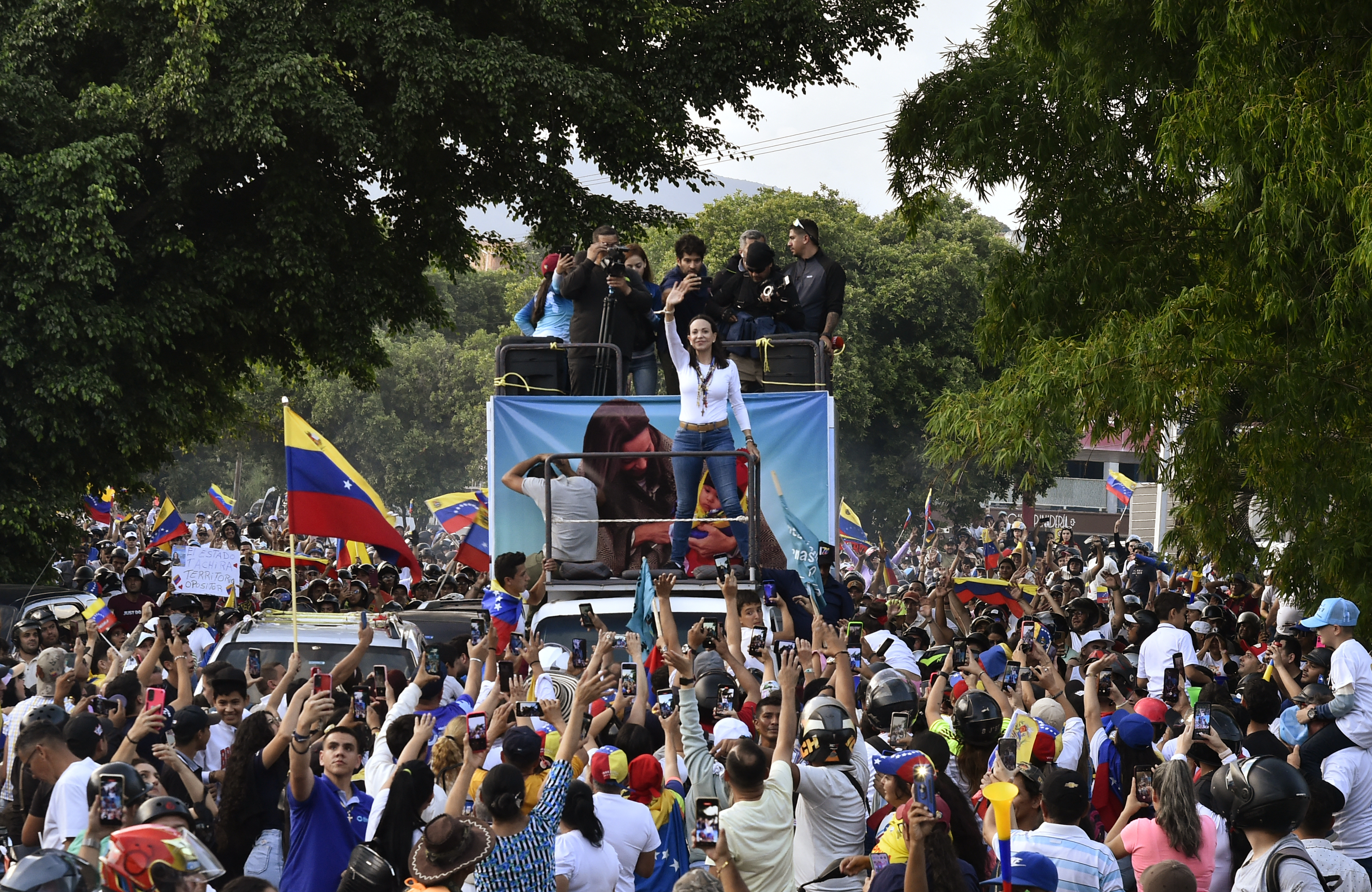 El Mundo: María Corina revienta el bastión opositor