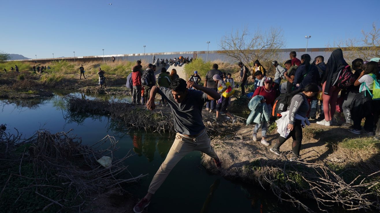 Migrante latino murió bajo custodia de las autoridades fronterizas: entró de forma irregular por Texas