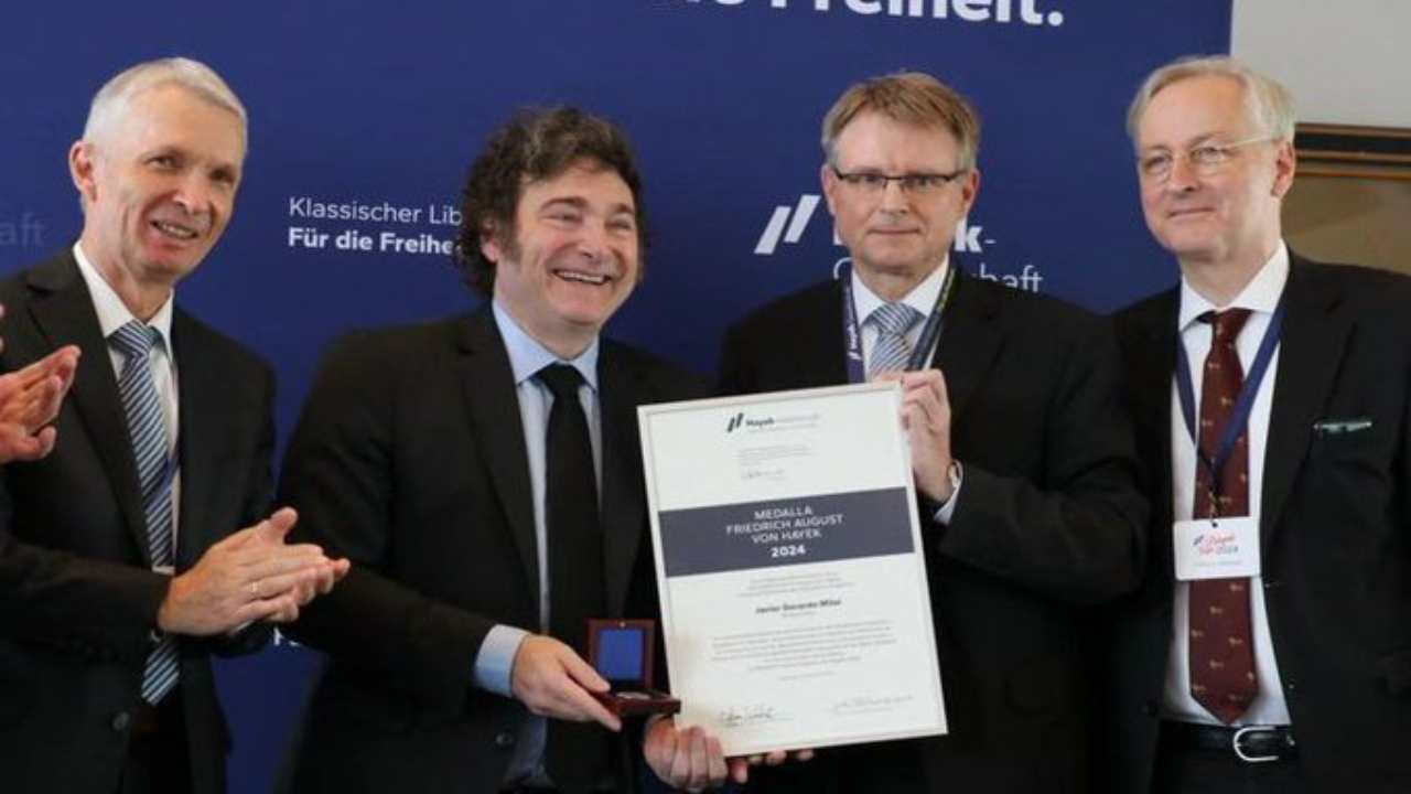 Milei recibe medalla Hayek en Hamburgo por “devolverle la esperanza” a Argentina