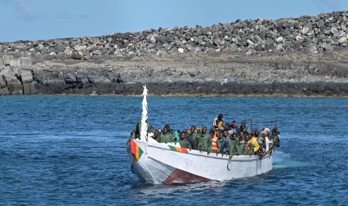 Encuentran muertos a cinco inmigrantes en una embarcación cerca de Canarias