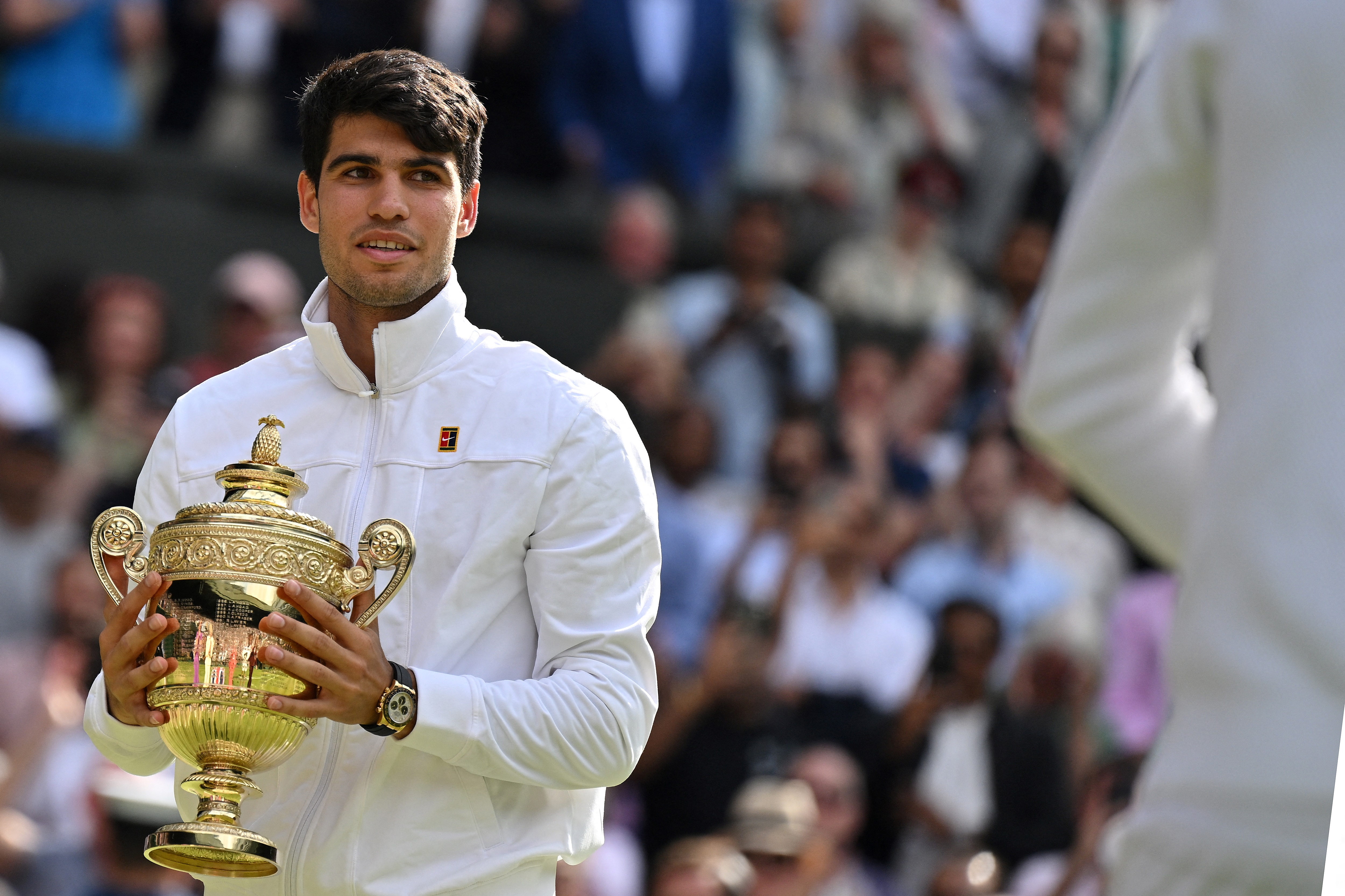 Alcaraz domina a Djokovic y defiende su corona en Wimbledon