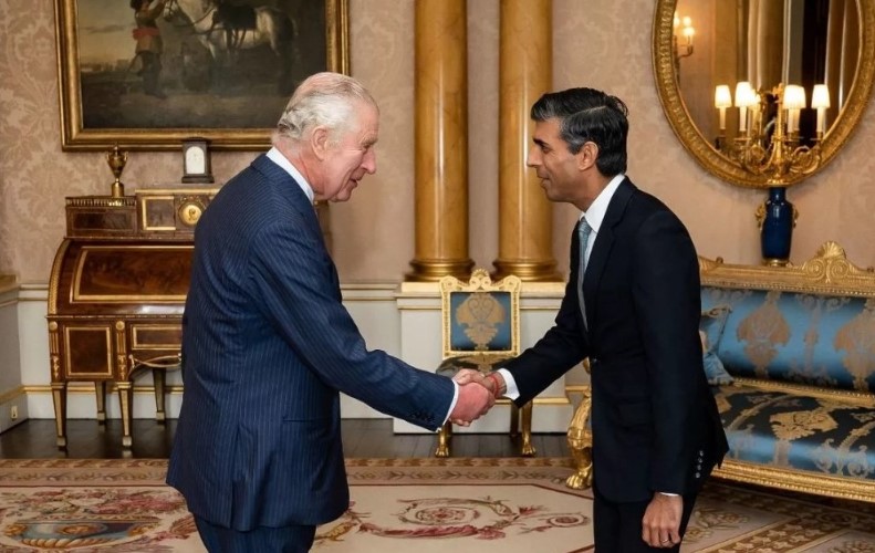 Sunak presenta su dimisión ante el rey Carlos III en el palacio de Buckingham