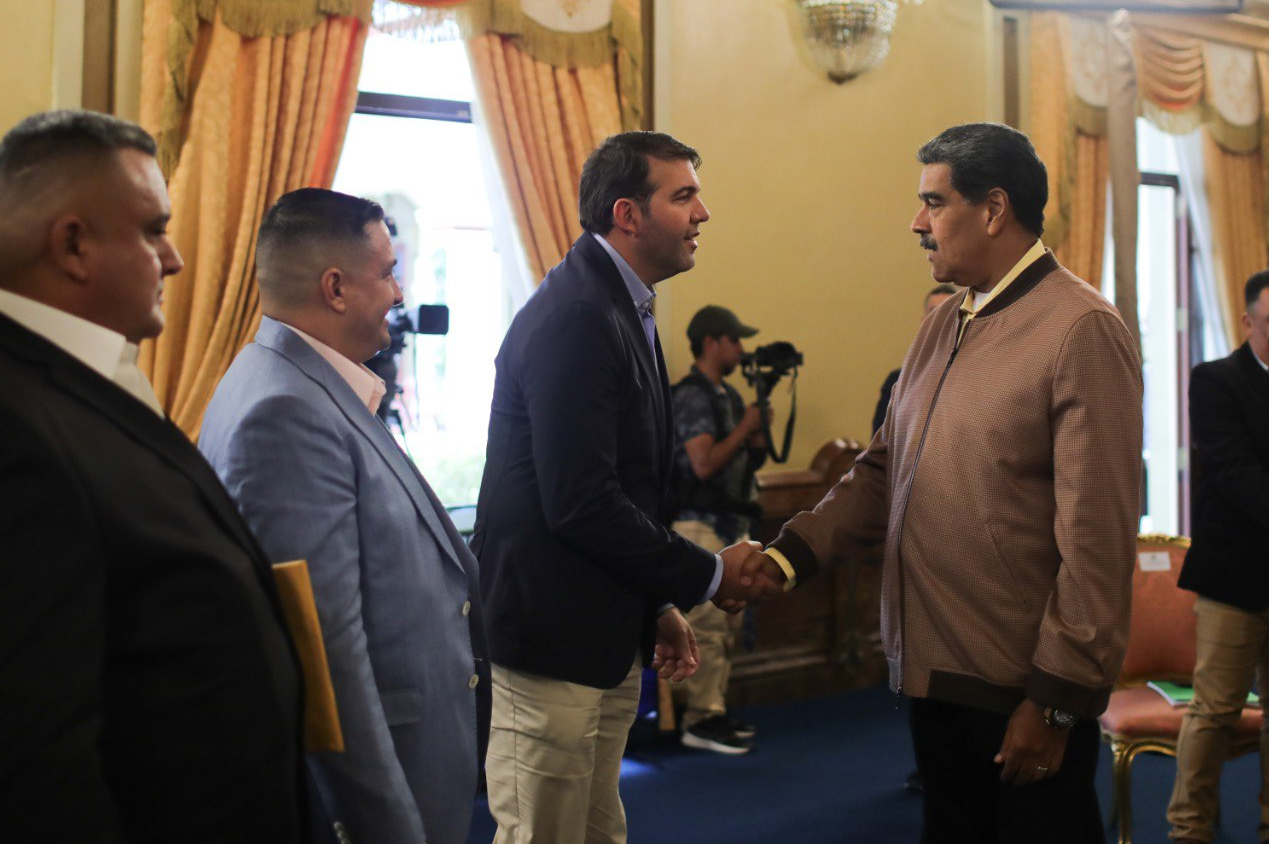 Carlos Prosperi culminó su metamorfosis política a los pies de Nicolás Maduro