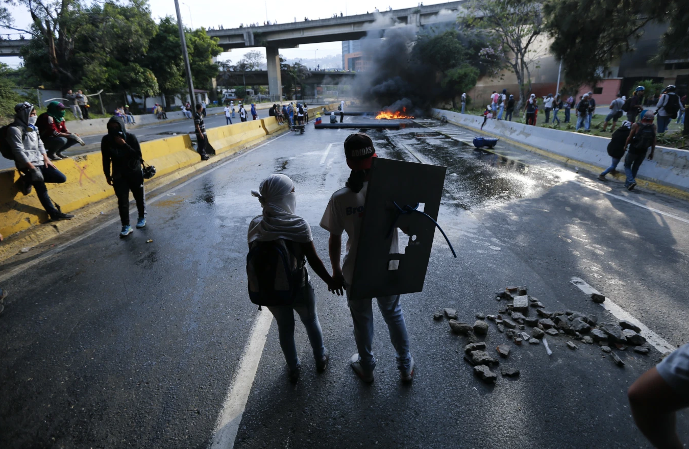 Parejas en Venezuela se separan a medida que la gente hace planes para emigrar antes de la elección