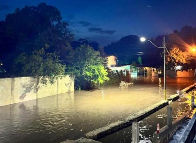 Desbordamiento del río Manzanares afectó viviendas del sector Puerto de La Madera en Cumaná (Video)