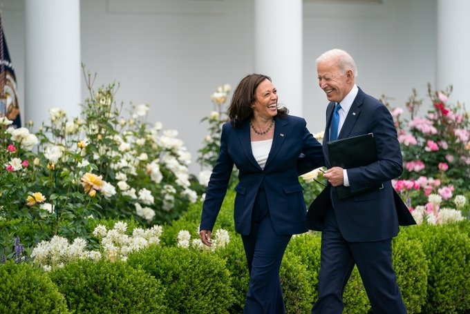 Joe Biden respalda a Kamala Harris como candidata presidencial en EEUU