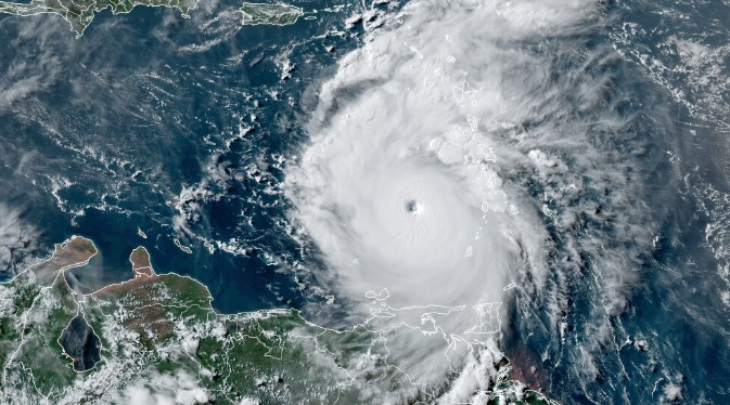 Beryl se dirige a Jamaica como un huracán de categoría 5