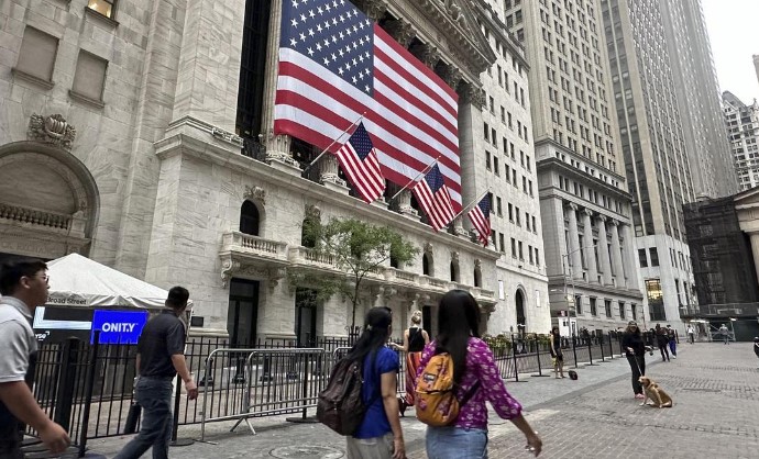 Wall Street abre en verde, sin verse sacudido a la renuncia de Joe Biden