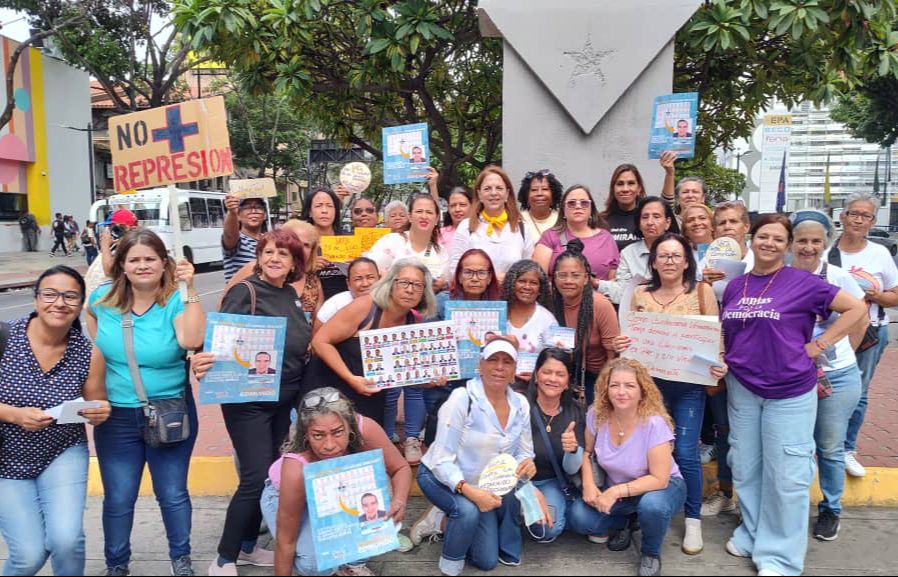 Frente Amplio de Mujeres tomó las calles para exigir el cese de la violencia política