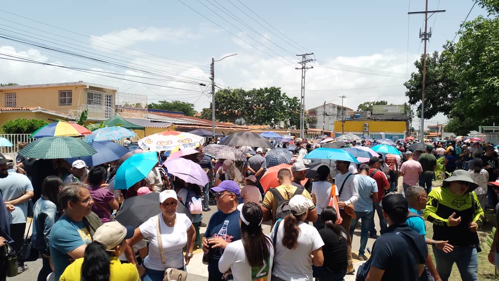 Denuncian retraso en jornada de votación en la escuela Alonso Díaz Moreno en Guacara