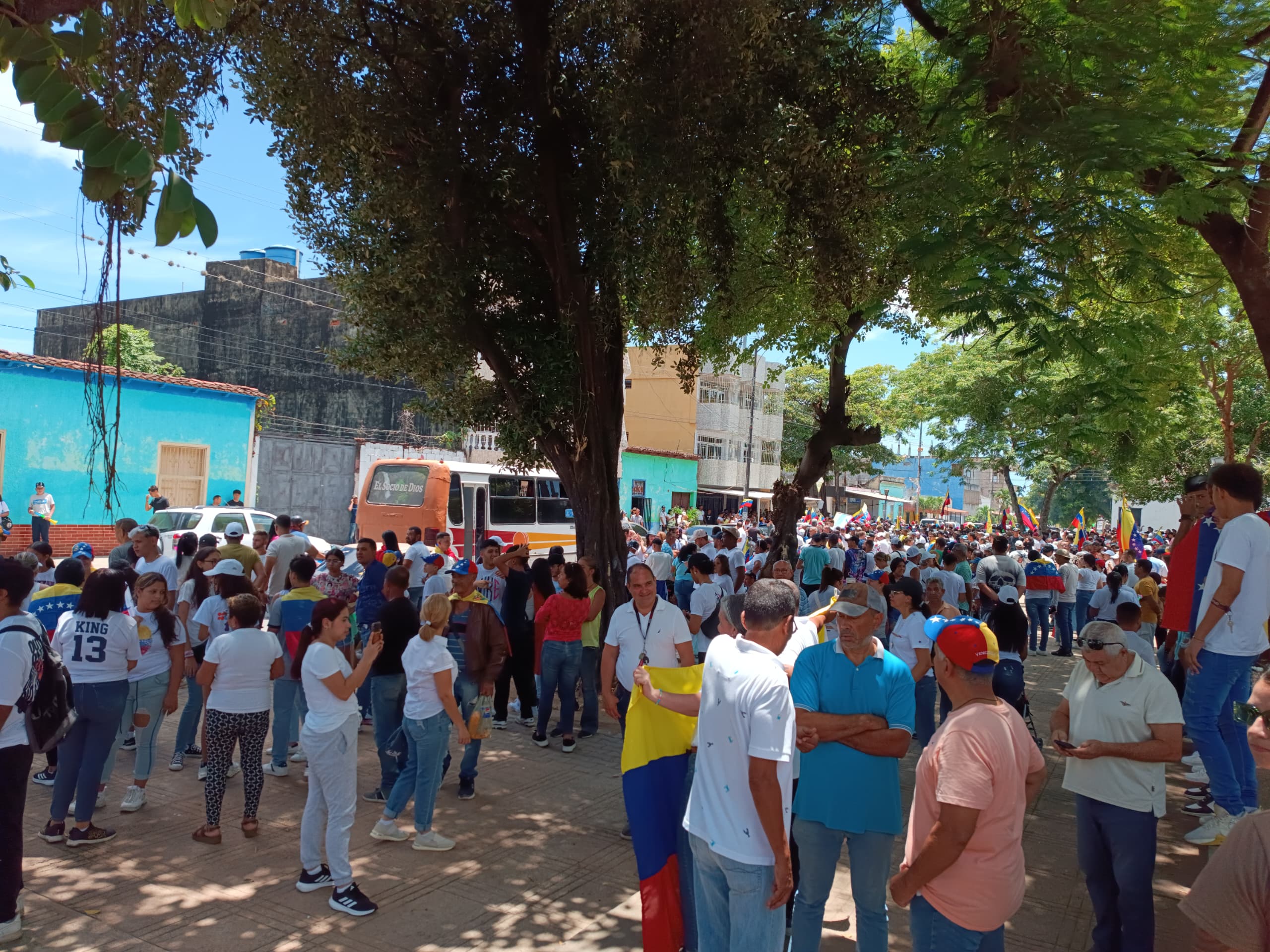 Opositores en Carúpano se congregan ante convocatoria de la líder María Corina Machado