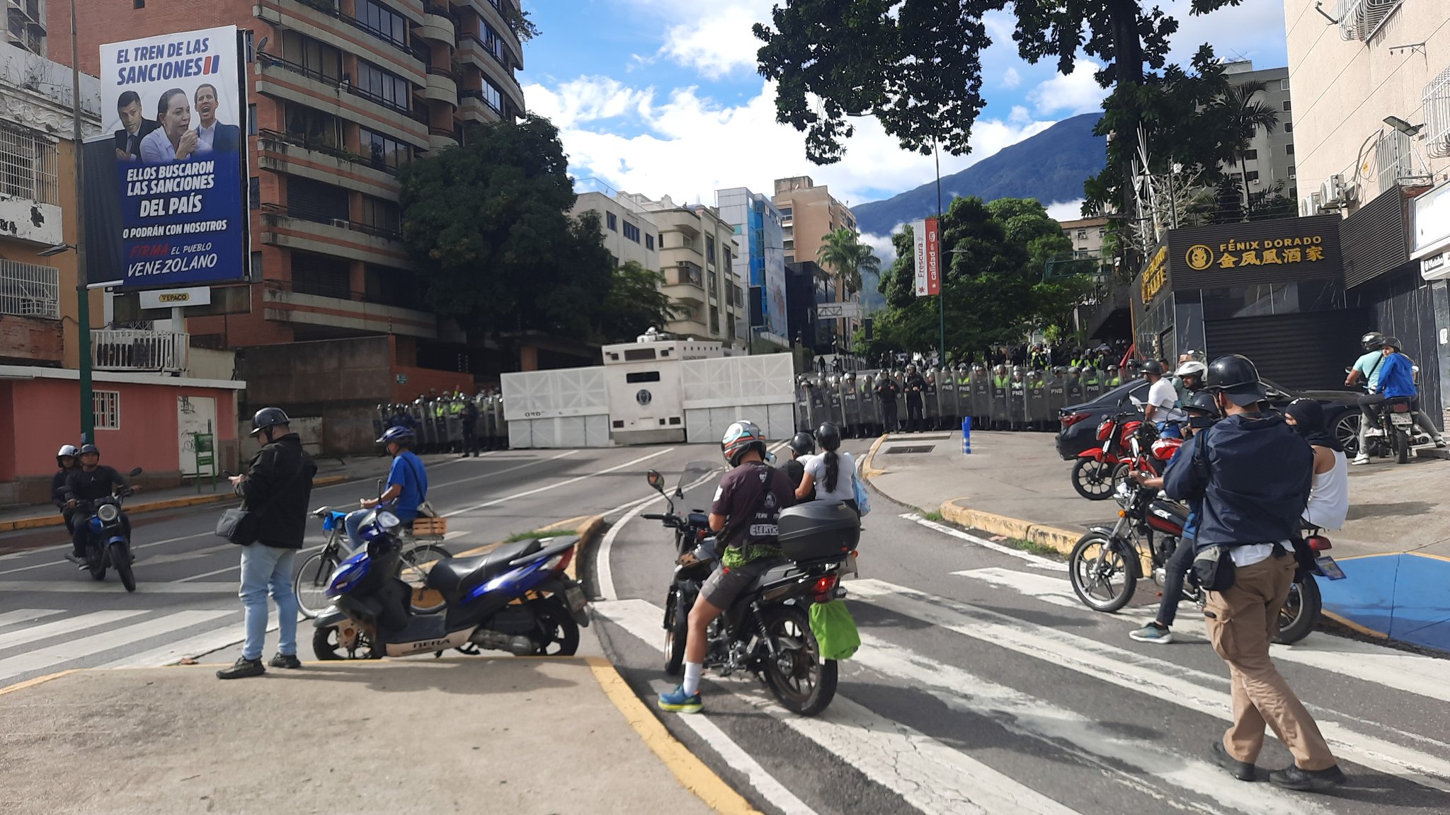 VIDEOS: Fuerzas del Estado impiden acceso a manifestantes en Chacaíto #29Jul