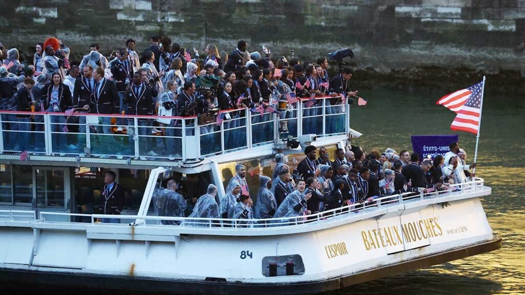 LeBron James y Coco Gauff engalaron la espectacular embarcación de EEUU en el desfile de París 2024
