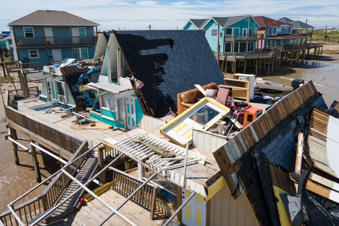 El insoportable calor amenaza a millones de personas en Texas que siguen sin electricidad tras paso de la tormenta Beryl