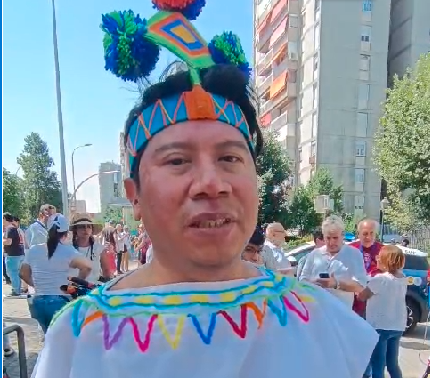 Venezolano de la etnia Wayú votó con su traje típico en Madrid (VIDEO)