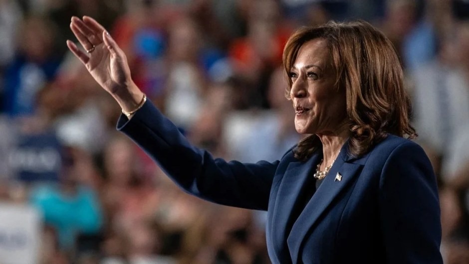 Kamala Harris obtiene los votos de suficientes delegados para ser la candidata demócrata a la presidencia