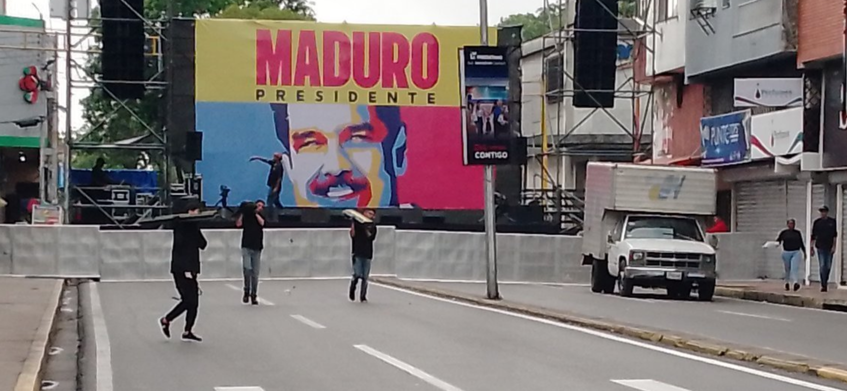 Chavismo esparce el caos en Maturín con tarimas y cierre de avenida #4Jul