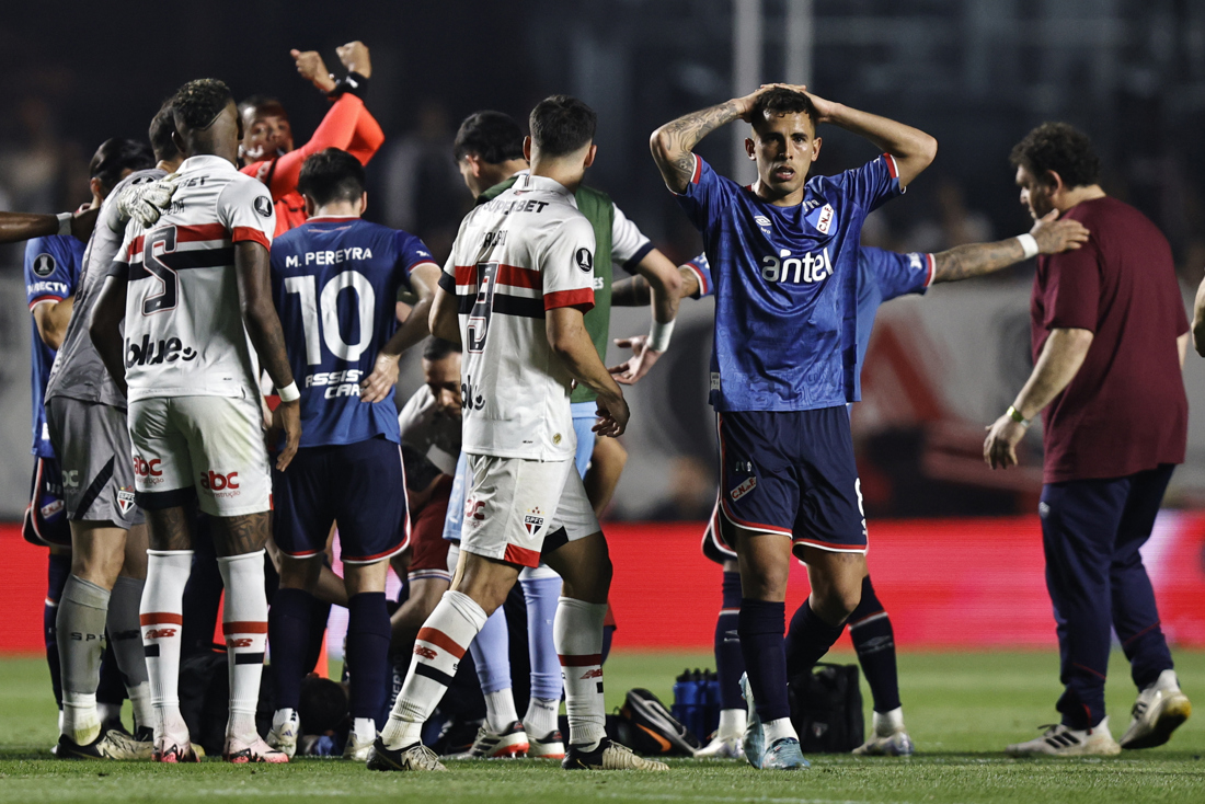 Futbolista que se desplomó en la Copa Libertadores continúa estable y sedado en cuidados intensivos