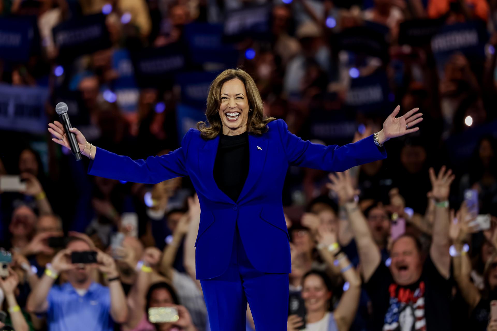 Delegados de los 50 estados de EEUU formalizaron la candidatura de Kamala Harris a la presidencia