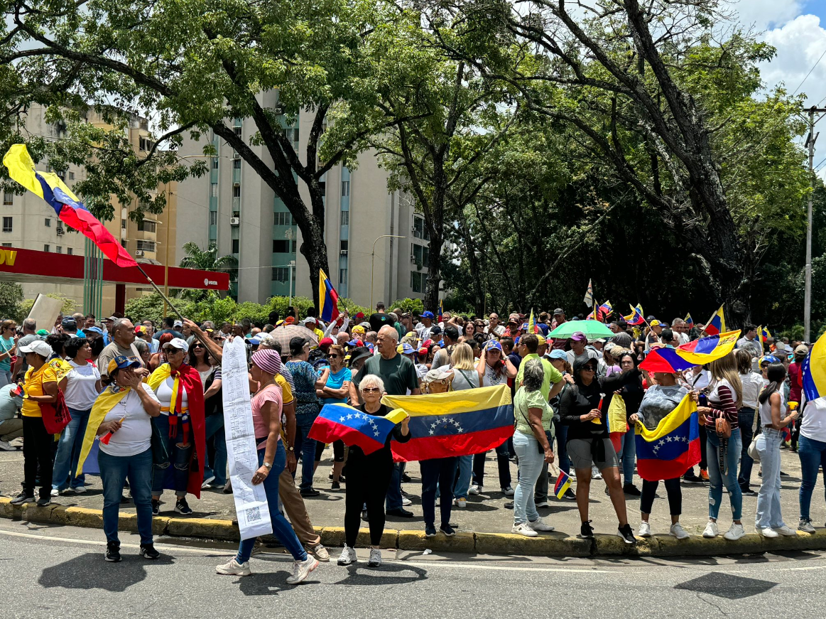 Venezolanos dejaron a un lado el miedo y protestaron pacíficamente a un mes de la elección presidencial