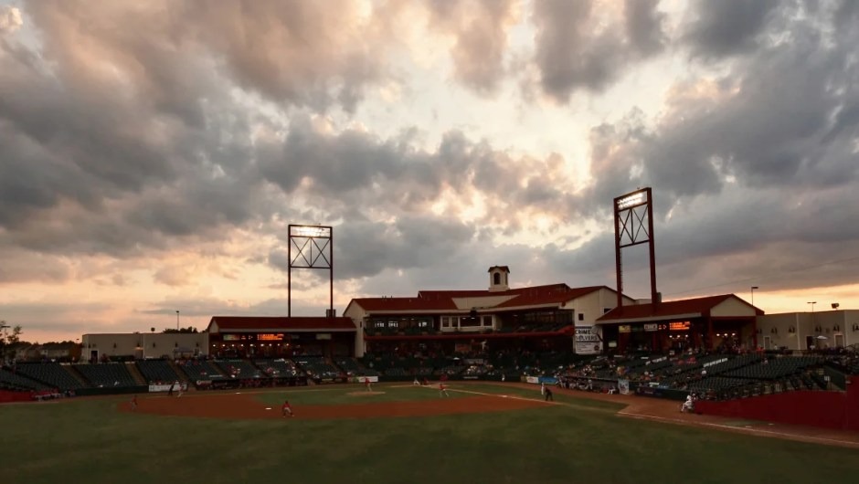 Tragedia durante partido de béisbol en Maryland: Un niño murió al salir volando un castillo inflable