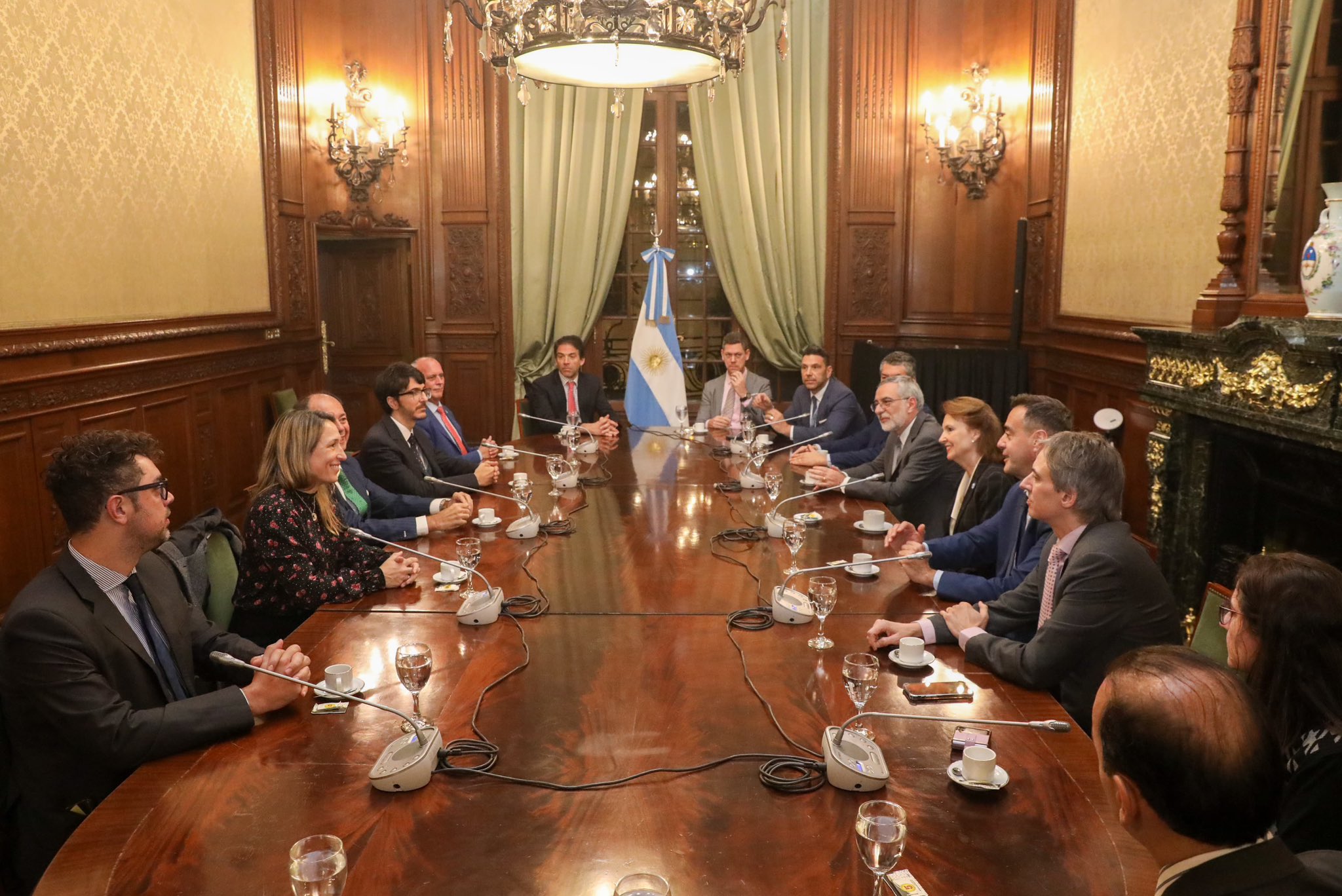 Canciller de Argentina se reunió con diplomáticos expulsados de Venezuela