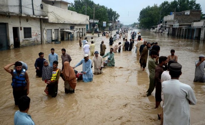 Una familia de 12 miembros muere en un alud de lodo en Pakistán tras lluvias torrenciales