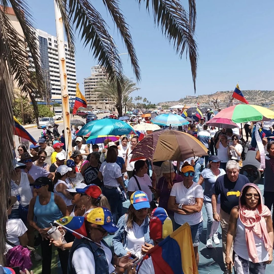 En Lechería la protesta de este #17Ago fue en la playa (FOTOS)